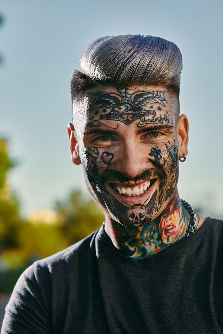 Retrato con tatuajes